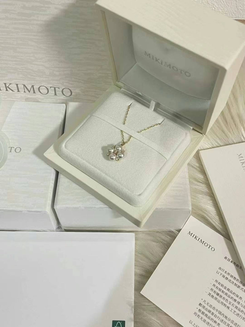 日本 mikimoto 四叶草项链 q2级别 长度42cm 不可调节 5.25mm点位 钻石0.007ct 18k金链 淡淡粉色